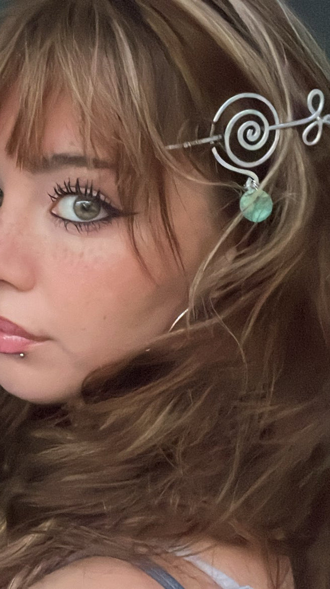 A mini ocean spiral hair pin!🐠