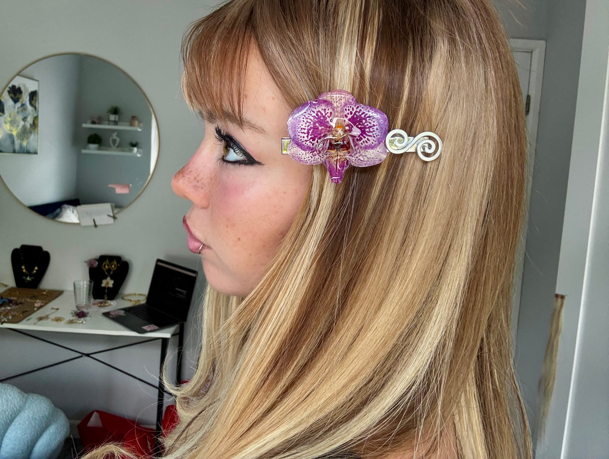 purple swirl orchid clip