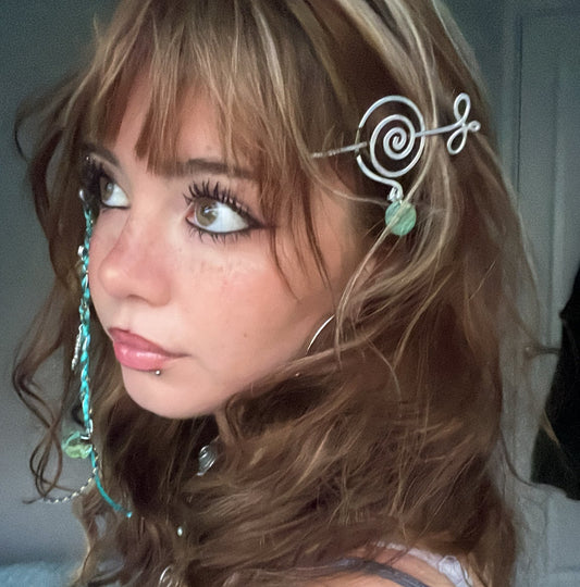 A mini ocean spiral hair pin!🐠