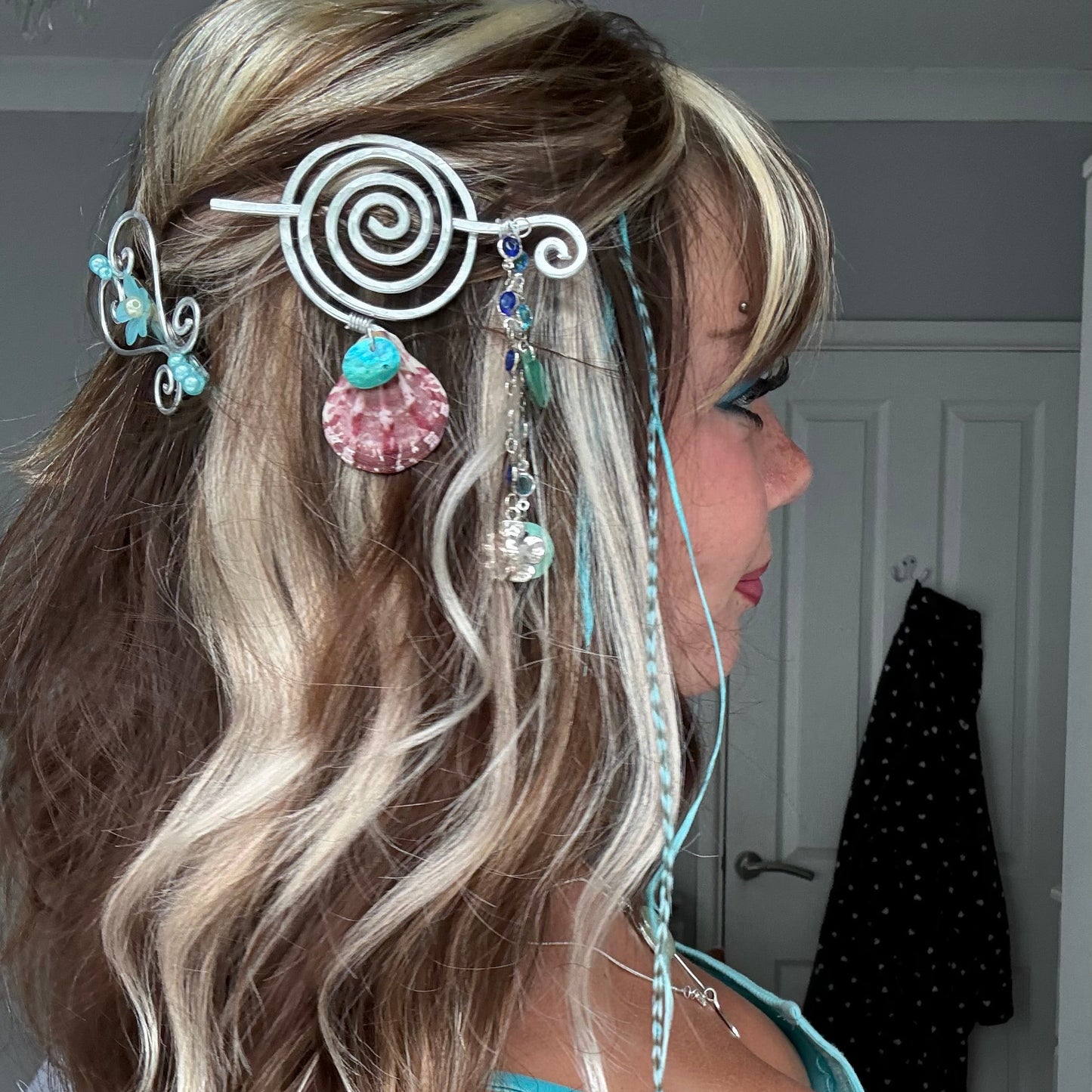 Mermaid spiral pin with dangles🐬