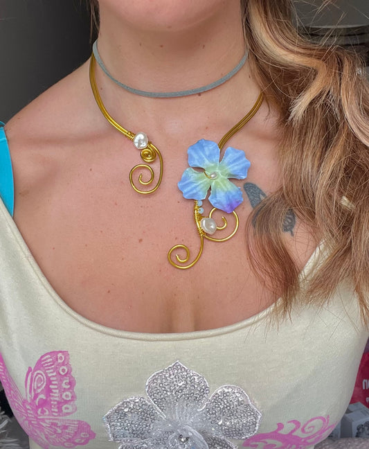 Flora gold orchid necklace 🌺🌸