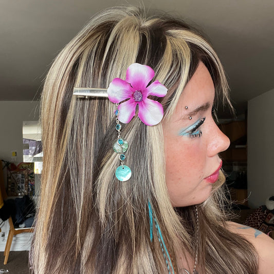 hibiscus dangle clip