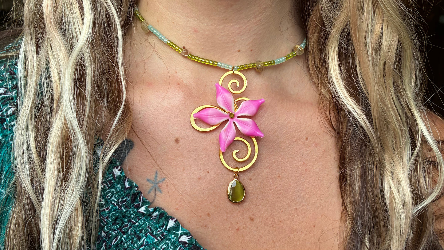 Dahlia beaded choker
