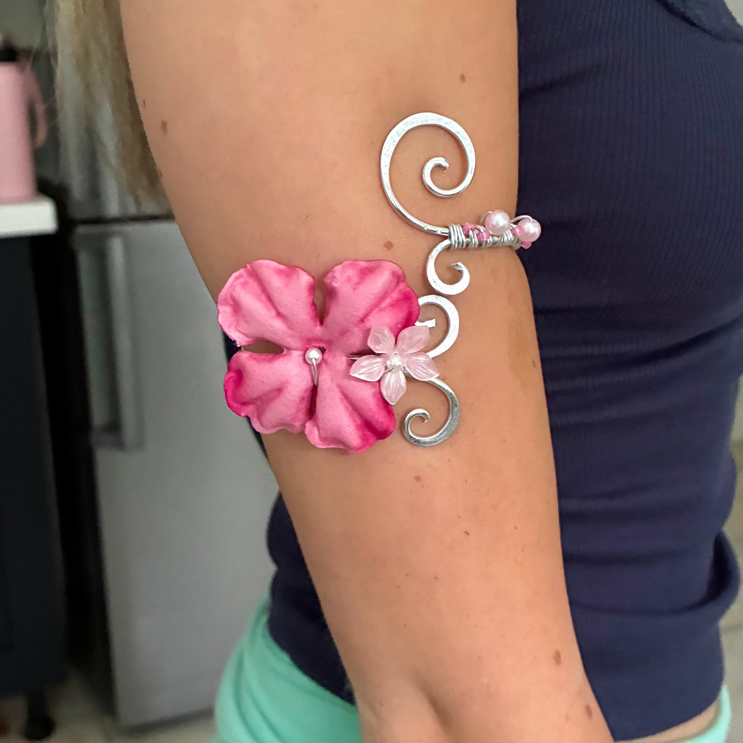 Fuchsia flora cuff