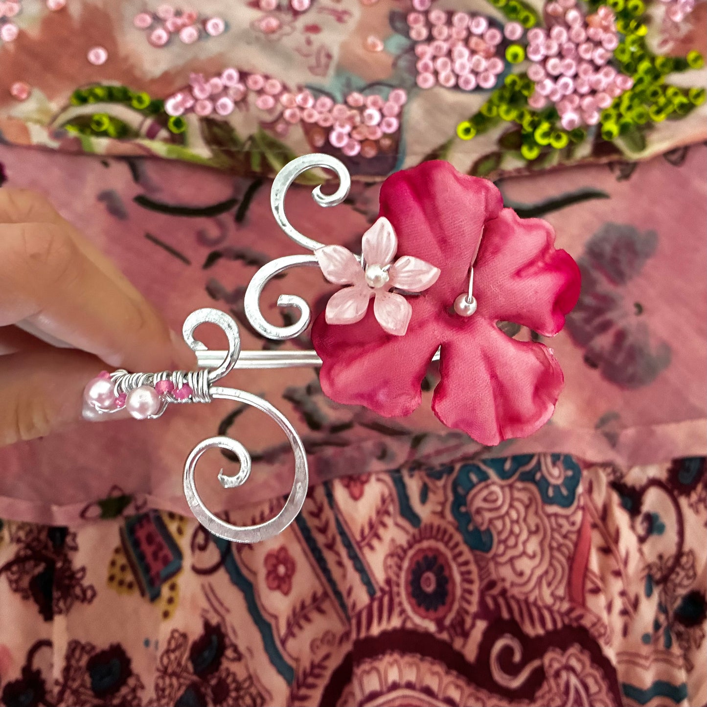 Fuchsia flora cuff